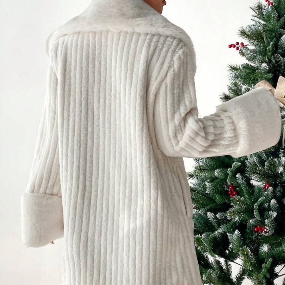 Borg Collar Fuzzy Cuff Coat - Picture 3 of 8